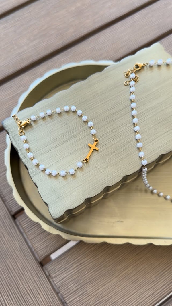 ✨ I finally found a cross I can wear everyday! This gorgeous necklace comes with a matching bracelet. It’s the perfect set. I love the mix of dainty pearls and stunning gold.
<br><br>

🫶🏼 What I love most is that the jewelry truly lasts and doesn’t tarnish. These pieces are 14 karat gold, so I wear them everywhere. They are so elegant and layer beautifully with everything.
<br><br>

💫 Find them linked in stories and saved under collabs.
<br><br>

#lunavere #jewelry #christianjewerly #cross #jewels