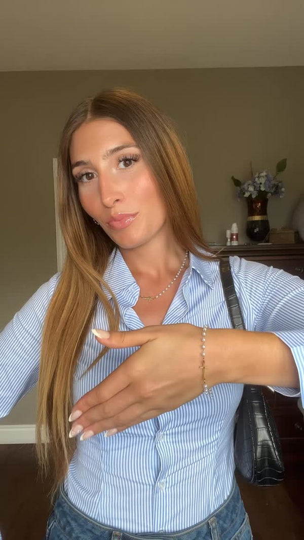 Finally found the perfect jewelry set for Sunday mornings and every day in between. The Pearl of Grace Set from @trylunavere is everything I was looking for ✝️🤍✨ <br><br>
#lunavere #livebyfaith #faith #jewelry #gifted